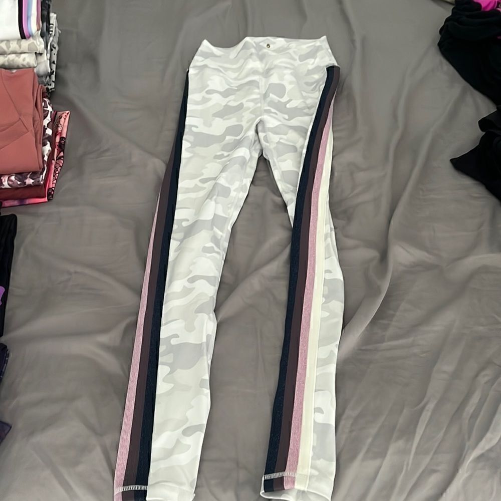 Spiritual Gangster leggings with stripes down the sides size Small